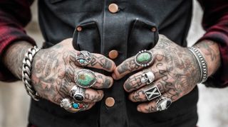 tatuaggi bracciali milano Piercing Milano - Sailors Tattoo Milano